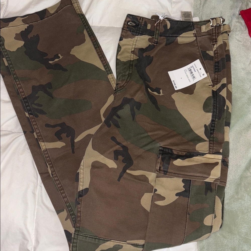 GOOD AMERICAN Camouflage Cargo Pants